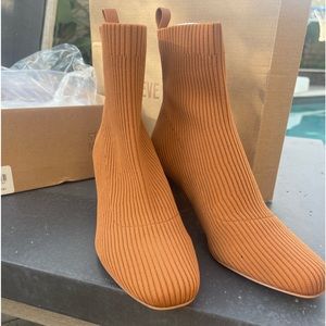 STEVE MADDEN - VEGAN BOOTS BNWT 8m